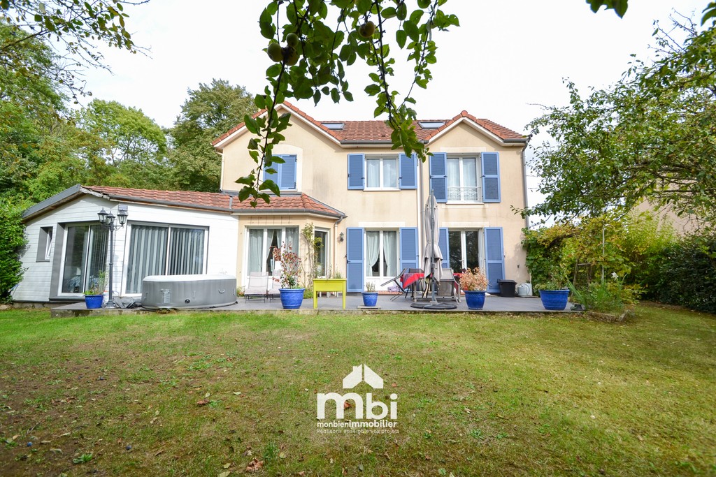 Maison 8 pièces 170 m²